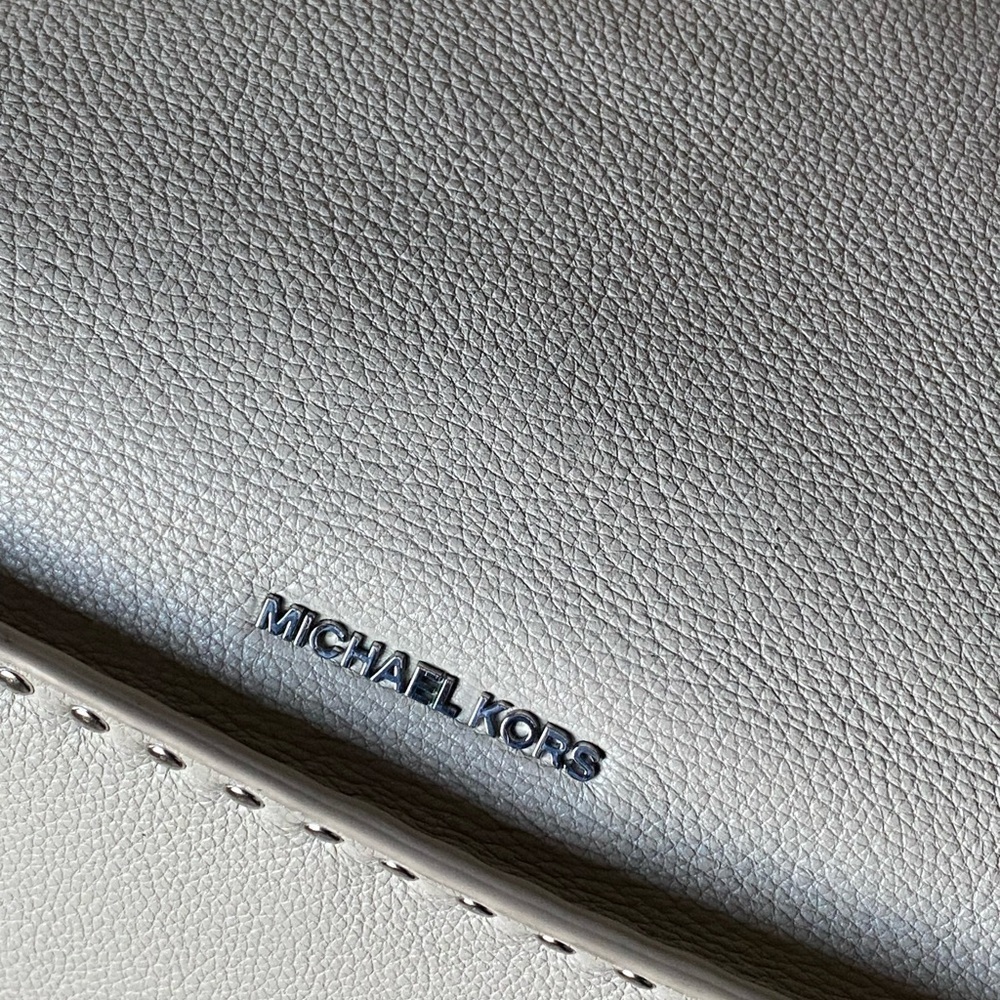 MICHAEL KORS ASTOR Studded Cement Gray Leather Hobo Messenger Shoulder Bag - Picture 13 of 13